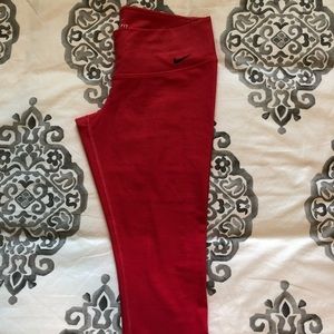 Nike Dry Fit Cropped Legging in Pink